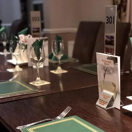 The Racehorses Hotel