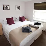 The Racehorses Hotel